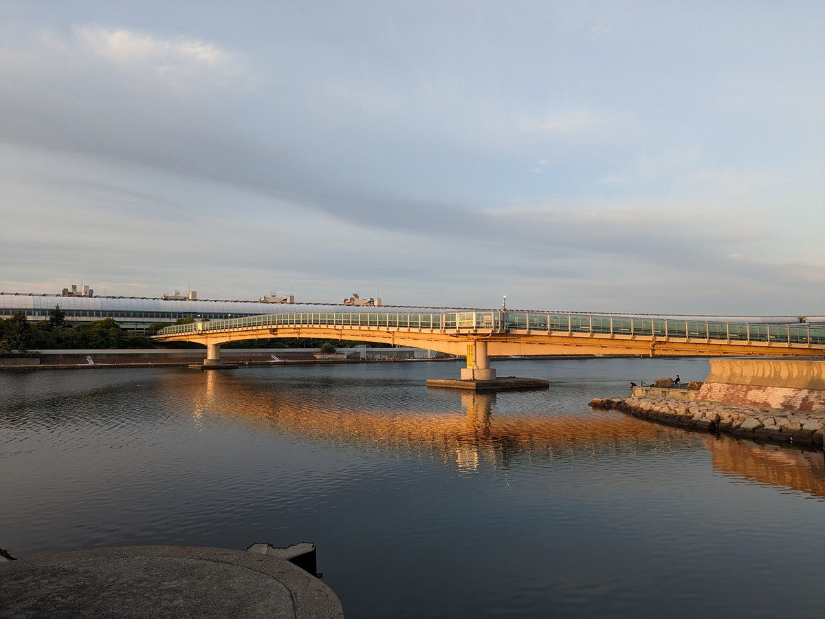 川にかかる橋