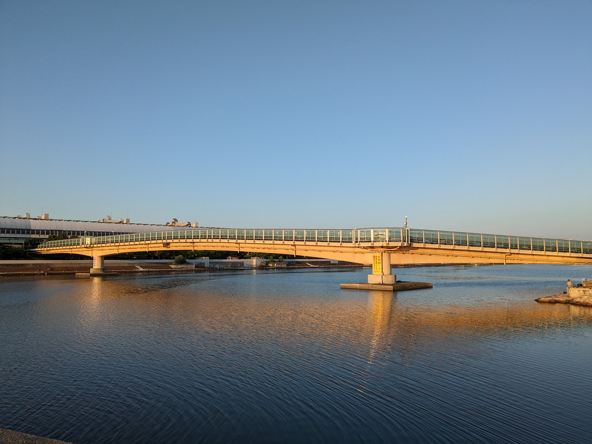 川にかかる橋